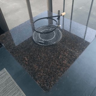 Apetit-pöytägrilli käytössä