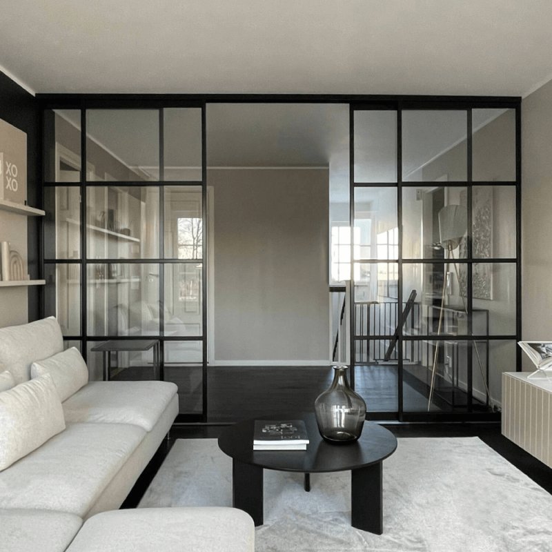 Lasinen tilanjakaja, mittatilaustyönä kotiisi nopealla toimituksella.