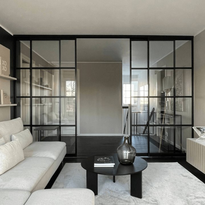 Lasinen tilanjakaja, mittatilaustyönä kotiisi nopealla toimituksella.