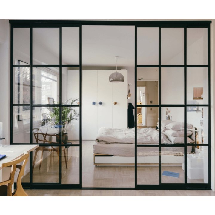 Lasinen tilanjakaja, mittatilaustyönä kotiisi nopealla toimituksella.