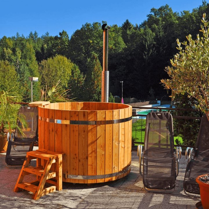 Puukylpytynnyri 4-12 henkilölle. Edullinen palju puusta.