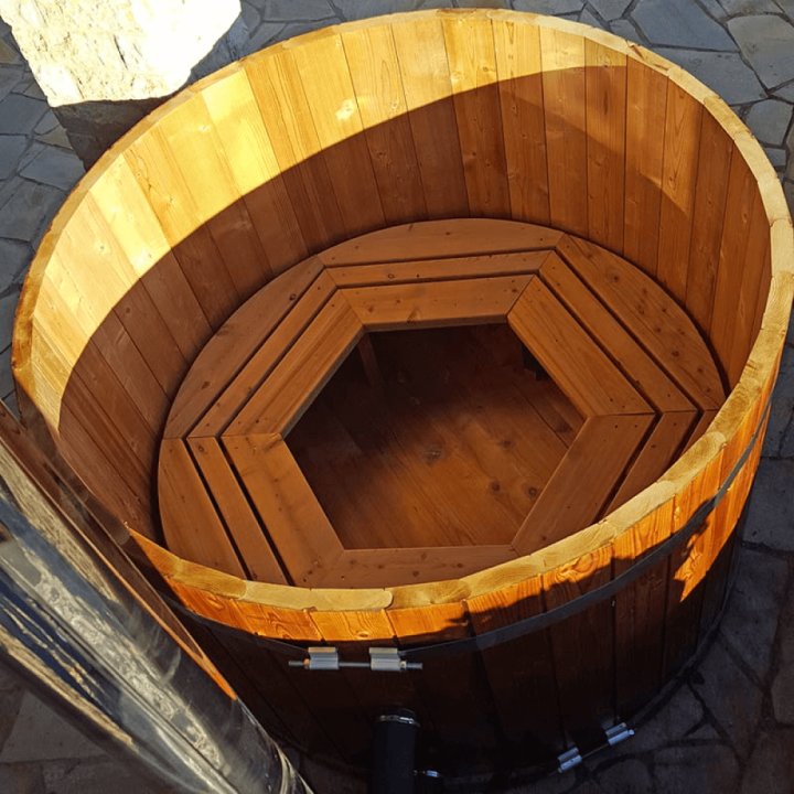 Puukylpytynnyri 4-12 henkilölle. Edullinen palju puusta. yläpuolelta katsottuna. Monta kokoa!