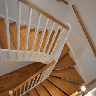 Portaiden tarjouspyyntö – Mittatilausportaat omien mittojen mukaan | LokkiTuote.fi