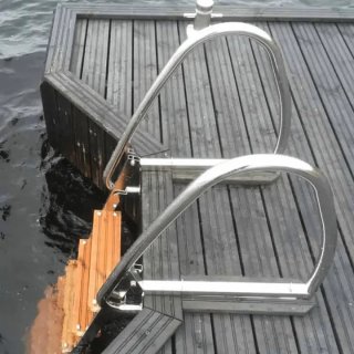 Taittuvat uimaportaat 4 askelmaa – kuumasinkitty teräs, kestopuu