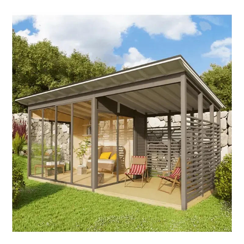 Lasiseiskari: Monipuolinen Kesäolohuone Terassilla.