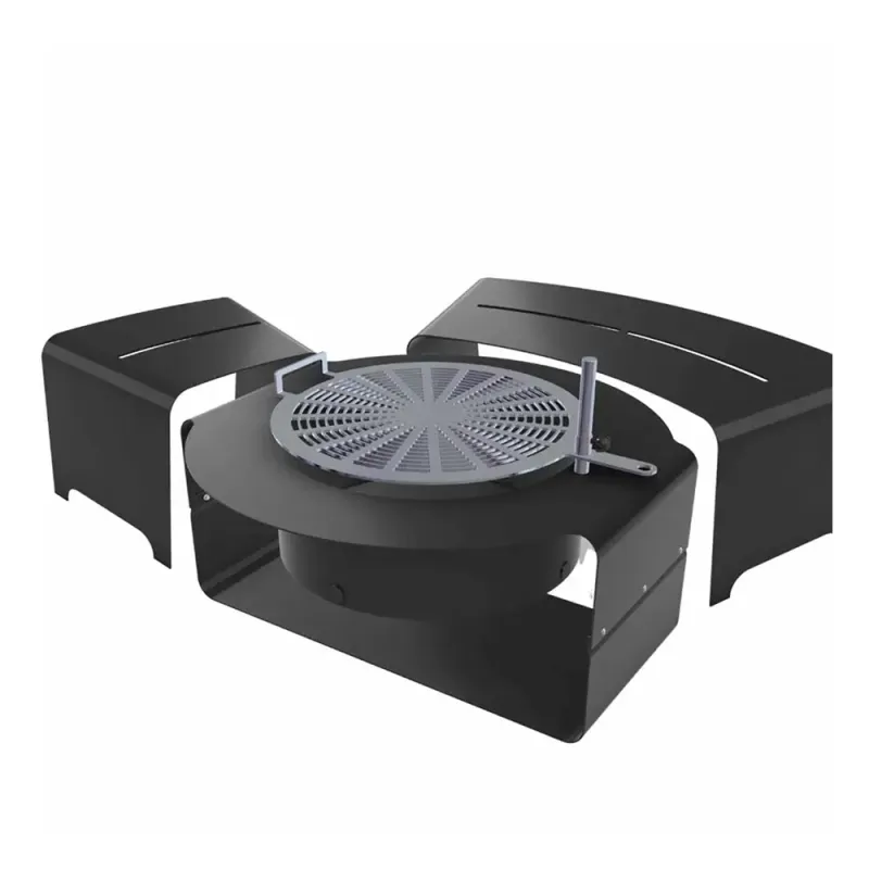 Nuotiogrillipaketti edestä päin kuvattuna. Kokonainen avotulipaikka samassa