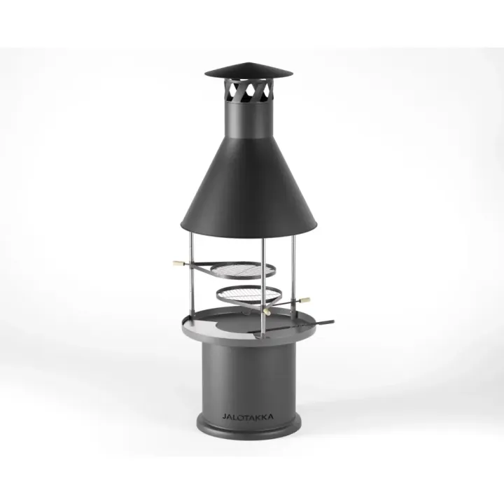 Nuotiogrilli kotka 3 kiinteällä savuhuuvalla edestä päin kuvattuna