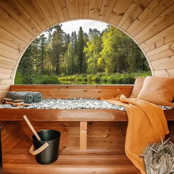 Maisemaikkuna tynnyrisaunaan- panoraamaikkuna takaseinään