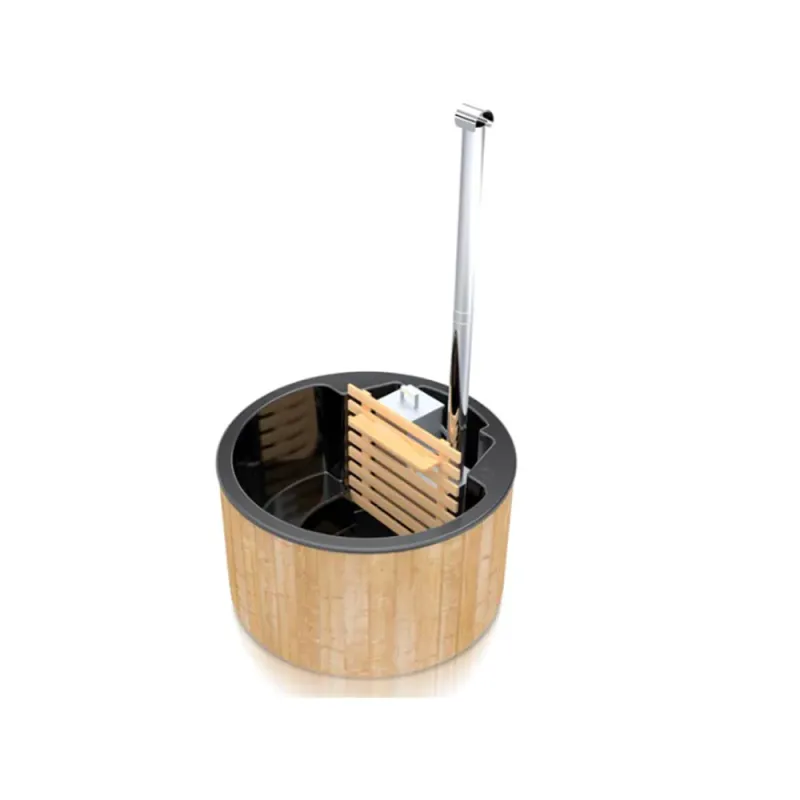 Musta kylpytynnyri sisäkamiinalla, lasikuitu-puupalju