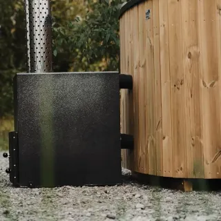 Kylpytynnyrin kamiina sivulta päin kuvattuna