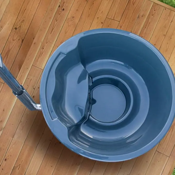 Pyöreä kylpytynnyri integroidulla kamiinalla, 1100 litraa ylhäältä kuvattu