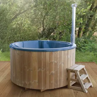 Pyöreä kylpytynnyri integroidulla kamiinalla, 1100 litraa, puu vuoraus, lasikuituallas