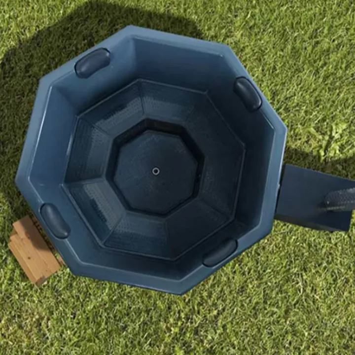 kahdeksankulmainen kylpytynnyri 6 henkilölle, 1200 Litraa ylhäältäpäin kuvattuna