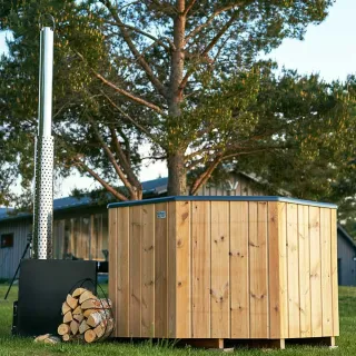 kahdeksankulmainen kylpytynnyri 6 henkilölle, 1200 Litraa pihalle