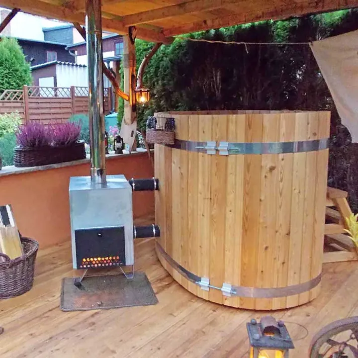 Ovaali puukylpytynnyri, 600 litraa, kuvattuna sivulta