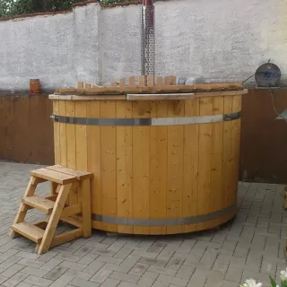 Puukylpytynnyri kamiina sisäpuolella, 1300 - 3600 litraa. Edullinen puupalju, monta kokoa