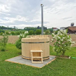 Puukylpytynnyri kamiina sisäpuolella, 1300 - 3600 litraa. Edullinen puupalju sivulta päin kuvattu