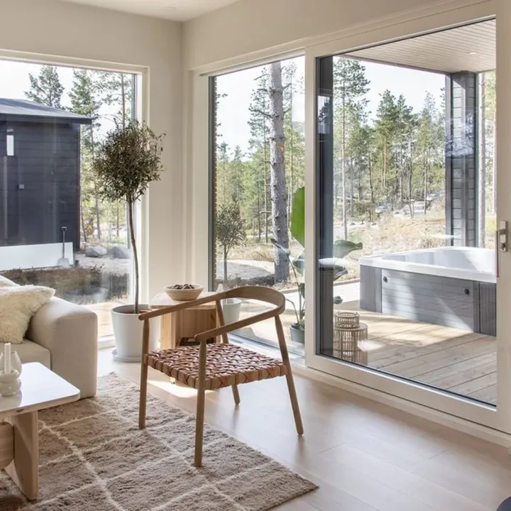 Liukuovi, puu-alumiini, valkoinen, 1990 x2090 mm, keittiön ja terassin välille